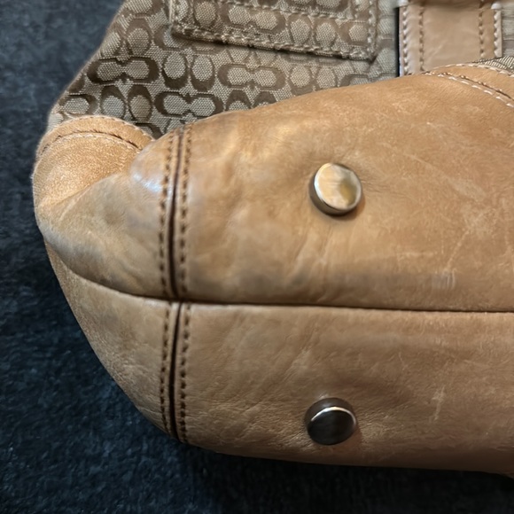 LARGE COACH PURSE - Picture 10 of 10